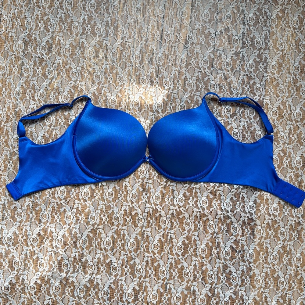 Victoria’s Secret Plunge padded underwire bra 32DD